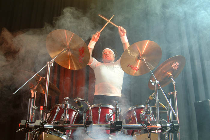 steve williams dwarf actor / drummer  whilst playing with Status Clone
